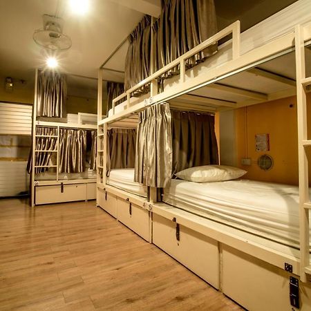 Bharani Hostel Бангкок Екстер'єр фото
