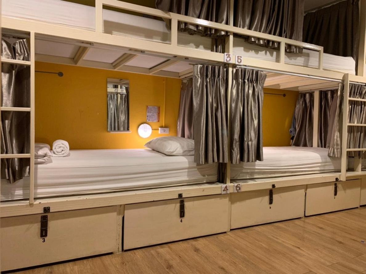Bharani Hostel Бангкок Екстер'єр фото