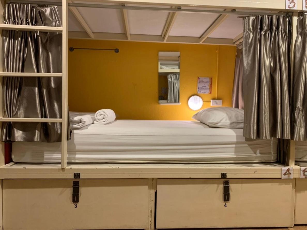 Bharani Hostel Бангкок Екстер'єр фото