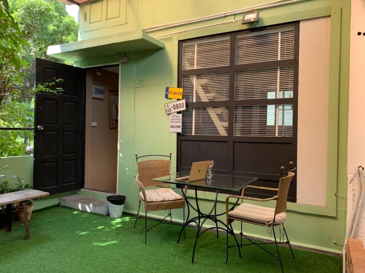 Bharani Hostel Бангкок Екстер'єр фото