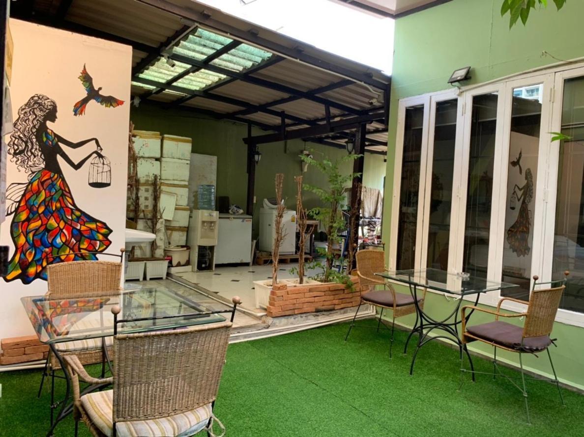 Bharani Hostel Бангкок Екстер'єр фото
