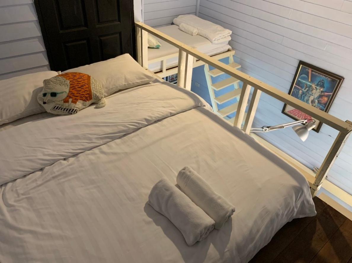 Bharani Hostel Бангкок Екстер'єр фото