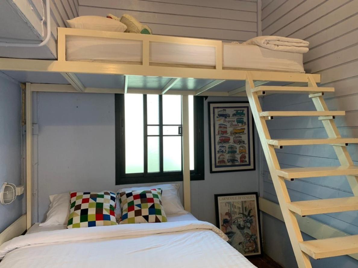 Bharani Hostel Бангкок Екстер'єр фото