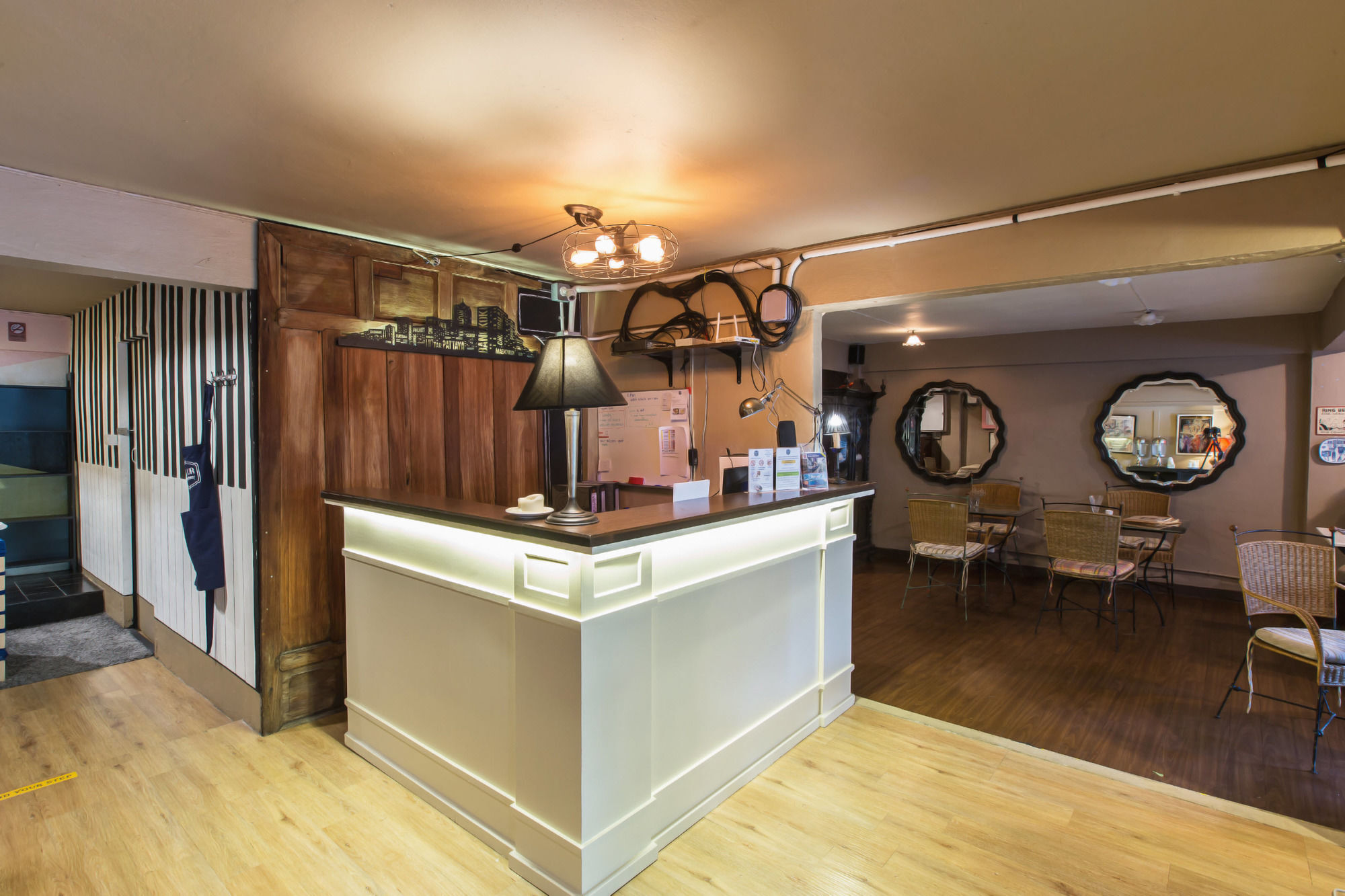 Bharani Hostel Бангкок Екстер'єр фото